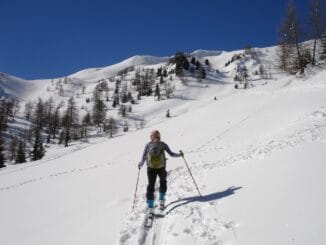 Skis de Randonnée Électriques : Une Révolution qui Divise les Passionnés de Montagne