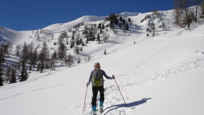 Skis de Randonnée Électriques : Une Révolution qui Divise les Passionnés de Montagne